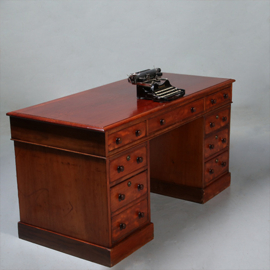 Engels mahoniehouten Victoriaans bureau ca 1870 met 8 laden in oude kleur (No.461530)