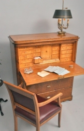 Antieke bureaus / Secretaire ca. 1875 het lichte interieur met een sterretje in (No.473736)