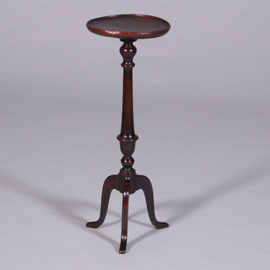 Hoge Engelse "Tripod wine table" zeer donker bijna zwart eikenhout ca 1900 (No.452405)