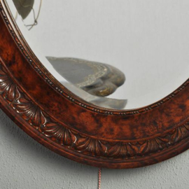 Antieke spiegels / Robuuste bewerkte ovalen spiegellijst ca. 1900 met facet geslepen rand (No.192352)