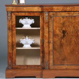 Engelse Credenza in noten met inlegwerk en brons ca 1860 (No.391115)