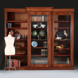 Antieke kasten / 2,59 m Hoge Hollandse mahonie Neoclassicistische boekenkast met 3 schuifdeuren ca. 1790 (No.881630)