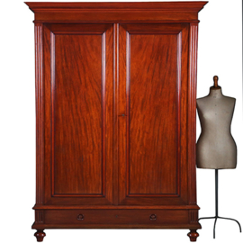 Zeer strakke kloeke mahonie tweedeurskast ca 1875 met planken en laden (No.271735)