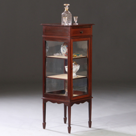 Vierkant display cabinet of vitrine met een kleine lade ca 1890 mahonie ingelegd (No.973115)