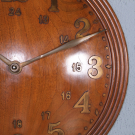 Zenith wandklok vroeg serie nummer ca 1915  ronde bolle kast met 24-uur aanduiding (No.661153)