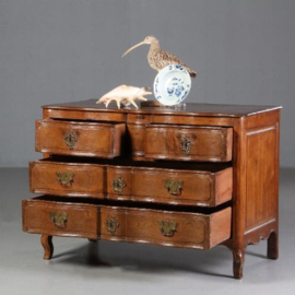 Antieke kast / Franse eikenhouten commode ca. 1750 met orgel gebogen front (No.690712)