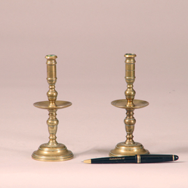 Antieke kandelaren  / Stel van 2 kleine bronzen candlesticks Engeland  ca 1800 (No.900815.R)