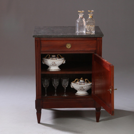 Antieke kasten / Versmalde penant kast met één deur ca 1825 mahonie met marmer (No.911805)