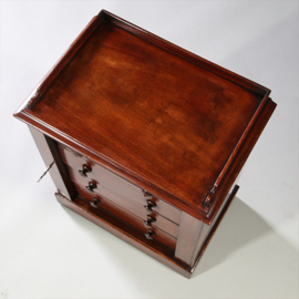 Tafelkastje of bestekkastje  miniatuur Wellington Victoriaans ca 1860 (No.952205)