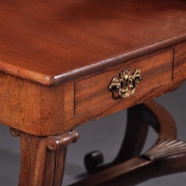 Antieke bureaus / Schrijftafels / Franse elegante mahonie schrijftafel ca. 1840 met lade (No.891812)