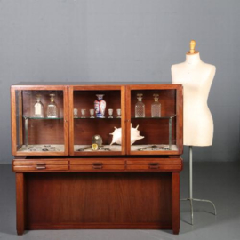 Antieke kast / Mahonie Vitrine Amsterdamse School ca. 1915 met 4 kine laden(No.591036)