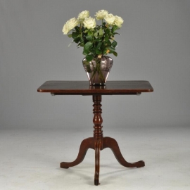 Antieke bijzettafel / wijntafel Engelse TIlt top table rechthoekig ca. 1850 op driepoot met cannelures (No.801511)