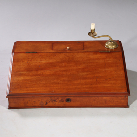 19e eeuwse mahonie laptop of lessenaartje met pennengleuf (No.913155)