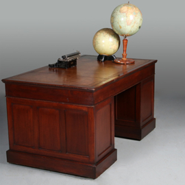 Massief mahonie bureau met leer ingelegd ca 1850 Engeland met 8 laden (No.461005)