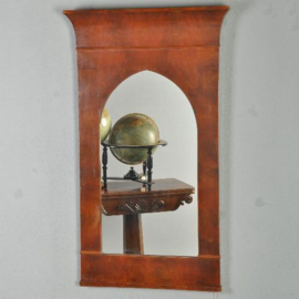 Antieke spiegels / Hollandse Biedermeier spiegel in bloemmahonie ca. 1820 met gewelfde kap (No.200257)