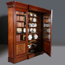 Strakke grote driedeurs Boekenkast Servieskast Laat Biedermeier ca 1840 deels gesloten mahonie en bloemmahonie (No.212815)