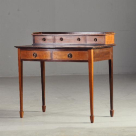 Antieke bureaus / Kleine schrijftafel met groen leer ca. 1890 in mahonie met 5 laden (No.192342)