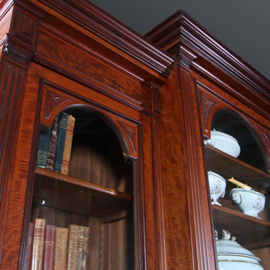Bibliotheekkast 2,60 m hoog  met 6 deuren en dubbel break front ca. 1880 facet geslepen glas (No.222195)
