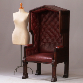 Porters Chair / Huifzetel 18e eeuws rood bekleed deels gecapitonneerd (No.922840)