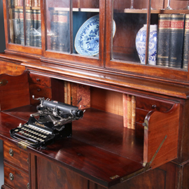 Engels Georgian break front bibliotheekkast ca 1810 in mahonie met uittrekbaar bureau (No.422405)