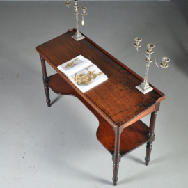 Antieke bureaus / Brede schrijftafel / lezenaar 1825 doorleefd mahonie (No.402565)