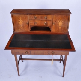 Antieke bureaus / Elegant en strak Engels damesbureau ca. 1890 bescheiden formaat met "laptop-lade" (No.560312)