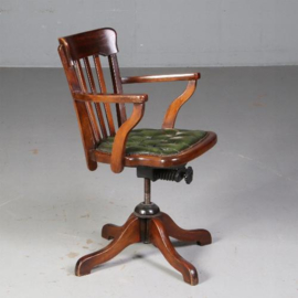 Antieke stoelen / Bureaustoel met groen gecapitonneerd leer draaibaar kantelbaar en hoogte verstelbaar (No.582834)