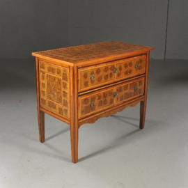 Antieke kast / 18e eeuwse Italiaanse commode met olijfhout met essenhout en oesterfineer (No.401748)