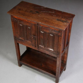 Antieke kast / Hollands Tresoor ca. 1575 in eiken met smeedijzeren sluiting. (No.721314)