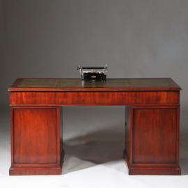 Antiek mahonie bureau met groen leer ca 1865 laden en schuiven (No. 960420)