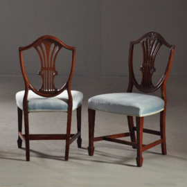Antieke stoelen / Stel van 8 Engelse mahonie eetkamerstoelen ca. 1925 in lichtblauw velours (No.250437)