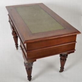 Antieke bureaus / Dames bureau of schrijftafel ca 1880 notenhout met oud groen leer ingelegd (No.78303)