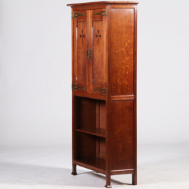 Strakke smalle bijna 2 meter hoge boekenkast met messing en ebbenhout  (No.322145)