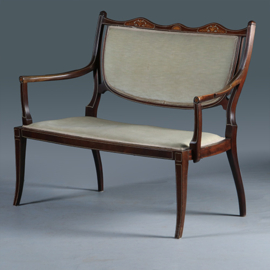 Bijzonder elegant bankje in Hepplewhite ca. 1880 incl. bekleding naar wens.  (No.291301)