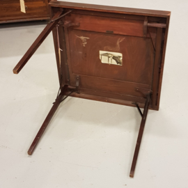 Antieke bijzettafels /Opklapbare kaarttafel of speeltafel gestempeld THONET met instructiefoto en verkopersplaatje mahonie (No.252051)