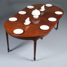 Louis Seize Coulissetafel ca 1800 met 4 inlegbladen verlengbaar tot 12 personen (No.281420)