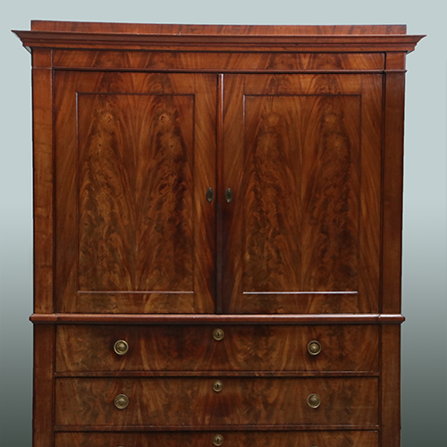 Strak ingetogen Haags kabinet ca 1825 in chic bloemmahonie  (No.301855)