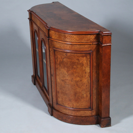 Blonde notenhouten credenza met kwartronde zijkasten ca 1850 fraaie ingelegde details (No.431545)