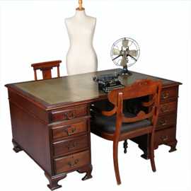 Engels partnerbureau in mahonie ca 1890 met goud gestempeld groen leer (No.401755)