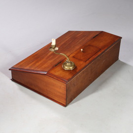 19e eeuwse mahonie laptop of lessenaartje met pennengleuf (No.913155)