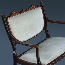 Bijzonder elegant bankje in Hepplewhite ca. 1880 incl. bekleding naar wens.  (No.291301)