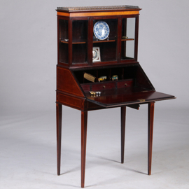 Damessecretaire met vitrine en rijk ingelegde schrijfklep (No.331505)