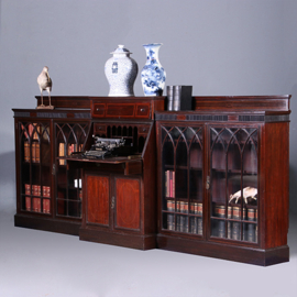 Een bijna 3 m. lange lage boekenkast met secretaire 1910  Maple & Co [No.222140)
