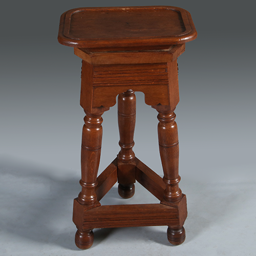 Robuuste piëdestal of atelier bok ca 1890 voor presentatie van kunstwerk ca 1900 (No.301622)