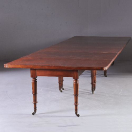 Antieke tafel / Enorme tafel tot maximaal 153 X 450 voor 16 tot 18 personen óók voor armstoelen (No.233291)