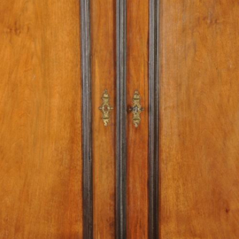 Antieke kast / Hollandse notenhouten 2-deurskast ca. 1875 met zwart lijstwerk (No.311631)