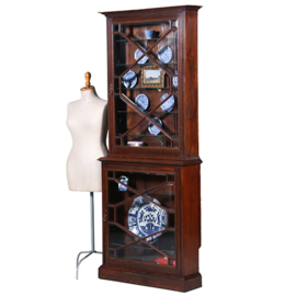 Bijzonder ondiepe vitrine kast met geslepnglas en 8 verstelbare planchettes ca 1865 (No.431560)