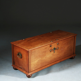 Kleine koloniale kist ca 1800 djatihout met bronzen beslag (No.280310)