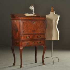Antieke kast / Kunstkabinetje / tafelkabinet met lezenaar ca. 1740 wortelnoten (No.501308)