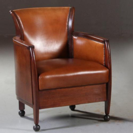 Antieke fauteuils / Kleine Art Deco clubfauteuil in notenhout en leer ±1915 (No.840620)